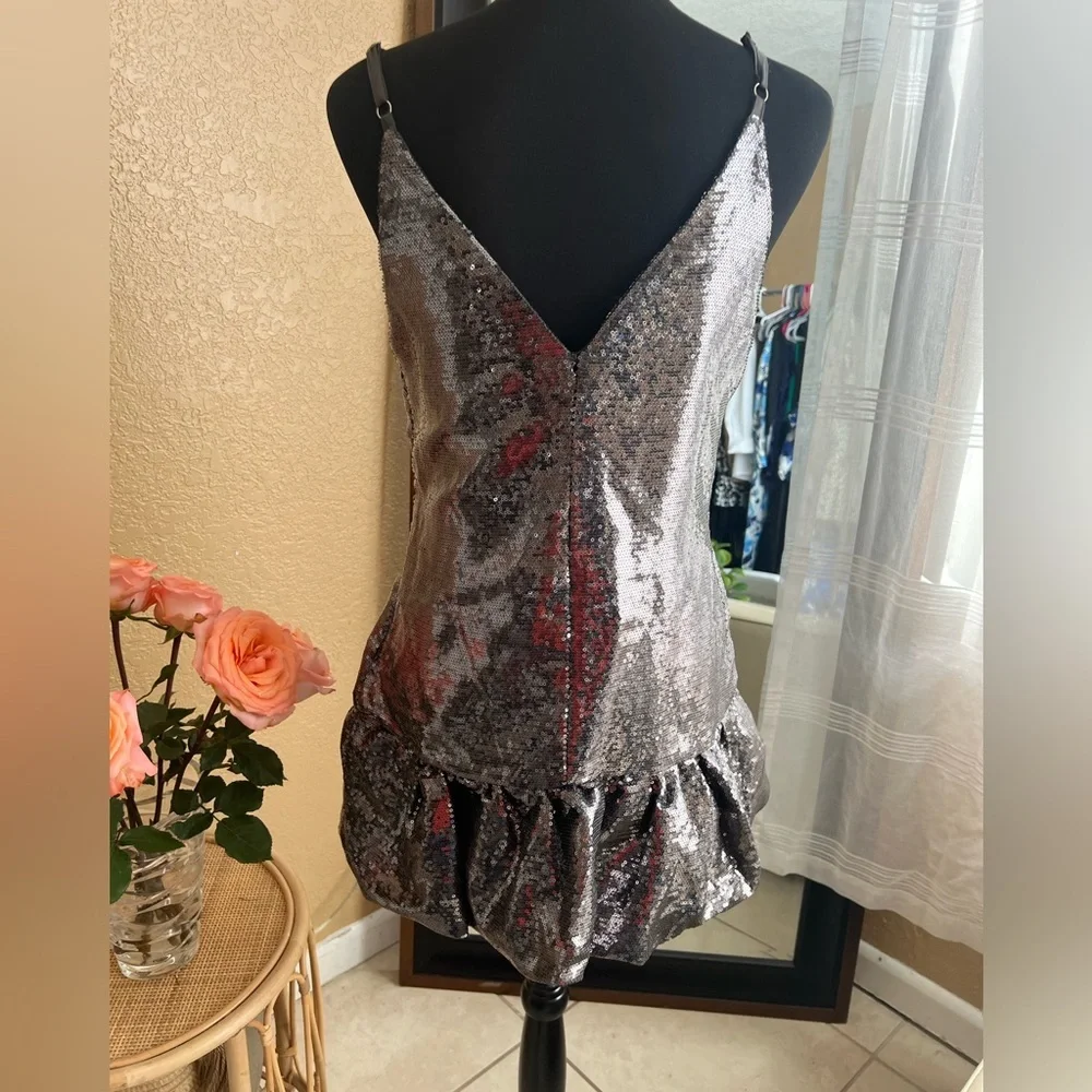 Forever 21 Metallic V-neck sequin dress – Size M - Picture 5 of 11